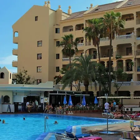 One Bed, Large Balcony In Castle Harbour C103
