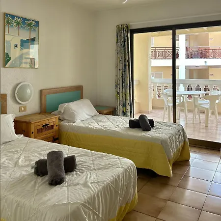 One Bed, Large Balcony In Castle Harbour C103 Lägenhet *